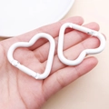 Moschettoni a cuore bianco opaco in lega di alluminio per portachiavi e borse DIY - Bianco