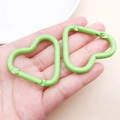 Moschettone portachiavi a forma di cuore in alluminio verde brillante a mano - Verde