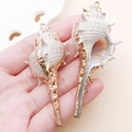 Pendentifs en coquillage naturel doré pour la création de colliers et boucles d'oreilles - 65x30mm Grand Or Brun Blanc Conque Épineuse Naturelle (25331) (Tailles Assorties)