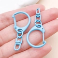 Hellblauer D-Ring Karabinerverschluss aus Zinklegierung mit Wirbelhaken für DIY Schlüsselanhänger - Blau
