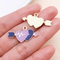 Colgante de corazón con flecha púrpura y línea de latido para creación de joyas DIY - Flecha a través del Corazón Púrpura (27190)