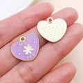 Colgante de corazón en esmalte lavanda con margarita y texto Get Me para joyas DIY - Flor de Corazón Púrpura (27214)