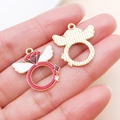 Colgantes alas de ángel corazón rosa con marco de aleación dorada para accesorios DIY - Anillo con Alas Rojo (27216)