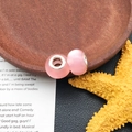 Perlina con charm rosa con anima in argento per bracciali e collane fai-da-te - Perlina Occhio Di Gatto Rosa (11524) / 1 Pezzo (8x13mm) / Rosa / [attributi Del Prodotto]: Visivamente Si Tratta Di Due Charm Rosa Con Perline Realizzati In Un Materiale Rosa Semitrasparente (probabilmente Occhio Di Gatto O Vetro) Con Un Tubicino Centrale In Metallo. Adatti Per Braccialetti Fai-da-te Come Quelli In Stile Pandora. [presentazione Visiva]: Vista Dall'alto Del Prodotto Reale Con Una Composizione Stabile. Il Prodotto È Posizionato Sul Bordo Di Un Disco Di Legno Scuro Con Uno Sfondo Di Stelle Marine Gialle E Pagine Di Carta/rivista Bianche Con Testo In Inglese. La Qualità Dell'immagine È [alta] Con Dettagli Nitidi E Una Buona Texture Metallica. L'impatto Estetico È [alto] Con Un Punteggio Complessivo Di [8.5]. Gli Oggetti Di Scena E I Colori Del Prodotto Si Armonizzano Creando Un'atmosfera Naturale E Di Vita Quotidiana. [contenuto Testuale]: Contiene Solo Testo Di Scena Un Estratto Da Un Libro In Inglese Incluso Come Elemento Di Sfondo E Che Non Richiede Alcuna Elaborazione. [tag Logistici]: Nessuno. [rischio Di Violazione]: Violazione Del Prodotto: Nessuna; Violazione Dello Sfondo: Nessuna. Probabilità: 00. Il Prodotto È Un Accessorio Generico; Non È Visibile Alcun Logo Di Marca. 【parametri Del Prodotto】: Il Colore È Rosa La Forma È Quella Di Una Perlina Piatta E Rotonda E Presenta Un Foro Centrale In Metallo.