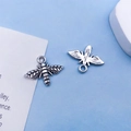 Antiek zilveren bijenhanger voor DIY sieraden met fijne details op de vleugels - Antiek Zilveren Kleine Bij Stijl (2390) / 13mm x 15mm