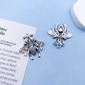 Antiek zilveren bijenhangers voor sieraden, voor- en achterkant op blauwe achtergrond - 24mm x 26mm