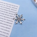 Antik-silberner Schneeflocken-Anhänger aus Legierung für DIY-Armbänder und Halsketten - Schneeflocken-Stil (8390)