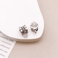 Set de dos cuentas de aleación de plata vintage con relieve para hacer joyería DIY - Bail de Tres Vías Plata Antigua 6x10 (8279)