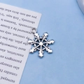 Silberner Schneeflocken-Anhänger aus Legierung für DIY-Armbänder auf blauem Grund - Schneeflocken-Stil (8392)