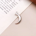 Polierter silberner Mondsichel-Anhänger mit Verbindungsring für Schmuckherstellung - Antiksilber Mond (13879) / 7x16mm