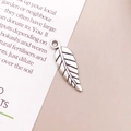 Anhänger in Ginkgoblatt-Optik aus Legierung in antikem Silber mit Blattadern - Antik-Silber Blatt-Stil (10407)