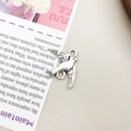 Conector colgante de pájaro en plata antigua para joyas DIY con alas grabadas - Golondrina Pájaro de Doble Agujero (3079)