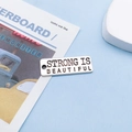 Silberner Hantelanhänger mit Strong Is Beautiful Gravur für Fitness Schmuck DIY - STRONG IS BEAUTIFUL Text-Anhänger (9006) / 10x27mm