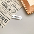 Silberner rechteckiger Metallanhänger mit FAMILY-Gravur für DIY-Schmuckherstellung - Family Stil (10813) / Antiksilber