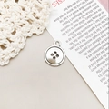 Pendentif bouton en métal argenté avec quatre trous et boucle pour bijoux DIY - Bouton (8711) / 1 pièce (13x16mm) / Argent antique
