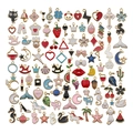 Gedetailleerd overzicht van diverse kleurrijke emaille bedeltjes voor DIY-sieraden maken - Gemengde Emaille Veelkleurige Stijl (HK420)