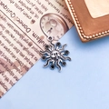 Vintage Sonnenanhänger aus Silber mit schwarzen Steinen für DIY-Schmuckherstellung - Verzierter Sonnengesicht Stil (12136)