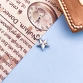 Vintage Silberstern-Anhänger aus Legierung mit kleiner Öse für DIY-Schmuckherstellung - Gefaltete Oberfläche Pentagramm Stil (5082)