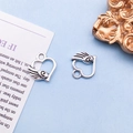 Ciondolo cuore traforato argento vintage con ali d'angelo per creazione gioielli fai da te - Charm Cuore con Ala Argento Antico