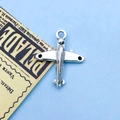 Colgante avión de metal plateado vintage para creación de joyas y accesorios - 16.5x20mm / Estilo Avión (5320)