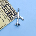 Colgante de avión en plata antigua de aleación con detalles para creación de joyas - 15x23mm / Estilo Avión (6729)