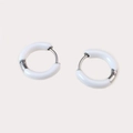 Aros geométricos minimalistas con acabado en esmalte blanco y detalles en metal plateado - Blanco-Plata