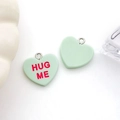 Ciondolo a cuore in resina verde menta con scritta HUG ME per gioielli fai-da-te - Cuore Verde HUG ME