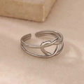 Detail eines silbernen doppelten offenen Rings mit hohlem herzförmigem Knotendesign - Hohler Herzensknoten Stil (40238-2)