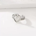 Anello d'argento regolabile con cuore e design a catena cubana su base in pietra - Stile Cuore Traforato Catena (40380) / Argento