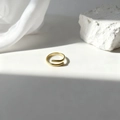 Anillo de oro en espiral de lujo sobre seda blanca y piedra de diseño minimalista - Diseño en Espiral - Dorado (40185-1 Dorado)