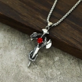 Collier pendentif serpent gothique avec croix et pierre rouge sur fond en bois - Style 13 Zircone Rouge Pendentif Uniquement (Sans Chaîne)