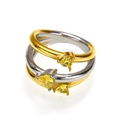 Vista dettagliata degli anelli in oro e argento con zirconi gialli a forma di cuore - Bicolore Oro Argento Zircone Giallo