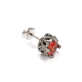 Vue détaillée du clou d'oreille couronne rétro en argent avec un zircon rond rouge - Couleur Acier Strass Orange-Rouge