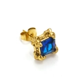 Detail eines vergoldeten Retro-Krallenohrings mit einem quadratischen blauen Saphirkristall - Goldton Blauer Zirkon (Einzeln)