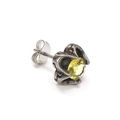 Macro-opname van vintage titanium stalen oorknopje met een gele gefacetteerde steen - Zilverkleur Gele Zirkonia (Enkel)