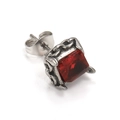 Détails du clou d'oreille en argent vintage avec zircon rouge carré et textures de chaîne - Ton Argent Zircone Rouge (Unique)