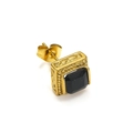 Makroaufnahme von Punk-Stil quadratischen Edelstahl-Ohrsteckern mit schwarzem Zirkon - Gold Schwarzer Zirkonia