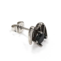 Dettaglio orecchino a lobo ad ala in argento vintage con cornice a cuore e gemma nera - Colore Acciaio Zircone Nero