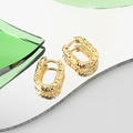 Orecchini a cerchio ovali dorati testurizzati con finitura martellata irregolare a forma di U - Orecchini a Cerchio Ovali con Texture Irregolare (S-E1495) / Oro