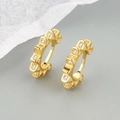 Élégantes boucles d'oreilles huggie en argent S925 plaqué or 18K et zircons géométriques - Boucles d'Oreilles Zircone Engrenage-Couleur Or