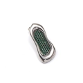 Detalle macro del colgante orgánico plateado con piedras preciosas verdes engastadas - Plata con circón verde