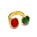 Detail eines goldenen Rings mit roten und grünen Oval-Edelsteinen und Hammerschlag-Textur - Gold Stil 7 (Roter und Grüner Stein)