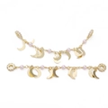 Bracciale placcato oro con ciondoli a luna, perle rosa e chiusure scintillanti in zircone - #06 Catena d'Oro Luna Perla