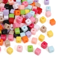 Bunte Acrylwürfelperlen im Mix mit glatter Oberfläche und Loch für DIY-Schmuckherstellung - 5mm (Loch 1.7mm) / Zufällige Mischfarben