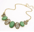 Collier ovale évidé rétro avec pierres en résine verte et chaîne en or antique - Vert Foncé