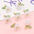 Bunte Acryl-Maiglöckchen-Blütenanhänger mit goldenen Ringen für DIY-Schmuckherstellung - Große Edition / AB Weiß