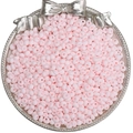 Perles de rocaille rose mat pour bijoux DIY dans un plateau argenté décoratif - 4mm Trou Env. 0.5mm 10g/Paquet Env. 110pcs / Rose