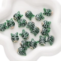Cuentas de pez de vidrio verde oscuro con rayas blancas para joyería artesanal DIY - 1 Pieza por Paquete / Pez Verde (18x15mm)