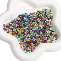 Perles de rocaille colorées de 2mm mélangées dans un bol en céramique blanc étoilé - Couleurs Mélangées Aléatoires