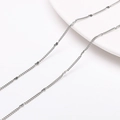 Chaîne délicate en acier inoxydable argenté avec breloques en forme de cœur plat - Fine chaîne à maillons de précision décorée de cœurs (#01) / 1 Mètre/Paquet